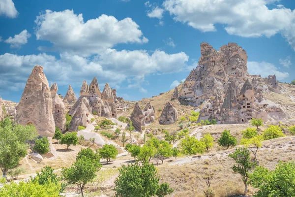 Schöne Sicht auf das Paradise Valley. Kappadokien, Türkei. — Stockfoto