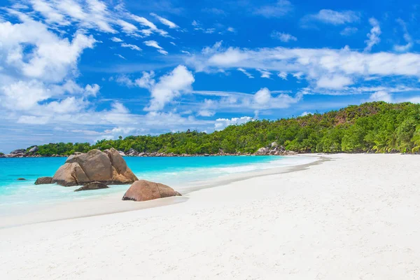 La playa más hermosa de Anse Lazio en la isla de Praslin, Seychelles — Foto de Stock