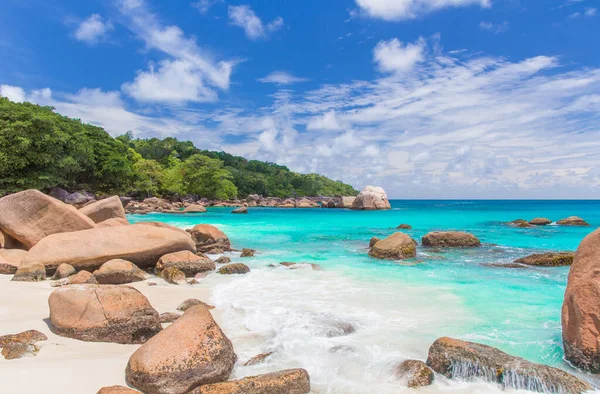 La hermosa playa de Anse Lazio en la isla de Praslin, Seychelles. — Foto de Stock