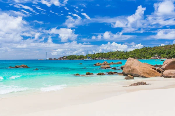 Vista de la playa de Anse Lazio de la isla de Praslin, Seychelles. — Foto de Stock