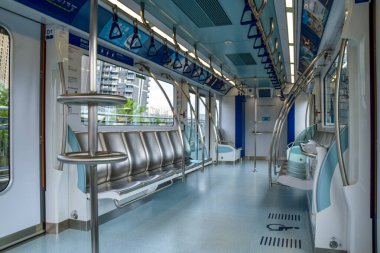 Macau - 2 Nisan 2021: Macau Light Rapid Transit (MLRT) Taipa Hattı. Hafif demiryolu sistemi Taipa ve Cotai bölgelerini birbirine bağlar.