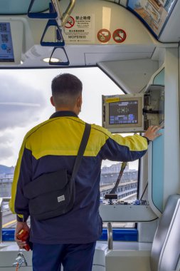 Macau - 2 Nisan 2021: Macau Light Rapid Transit (MLRT) Taipa Hattı. Hafif demiryolu sistemi Taipa ve Cotai bölgelerini birbirine bağlar.