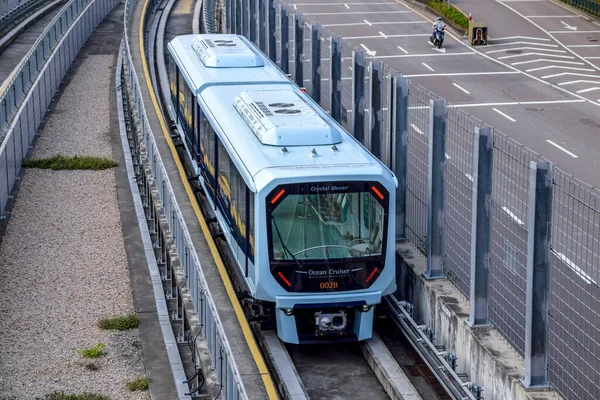 Macau - 2 Nisan 2021: Macau Light Rapid Transit (MLRT) Taipa Hattı. Hafif demiryolu sistemi Taipa ve Cotai bölgelerini birbirine bağlar.