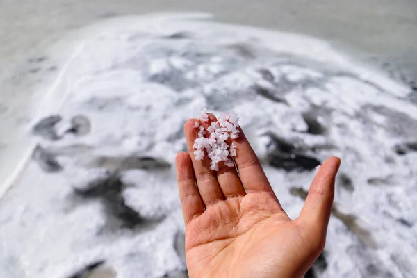 Chaka Tuz Gölü 'nün mavi gökyüzü Çin' in Qinghai Eyaleti 'nde yer almaktadır..