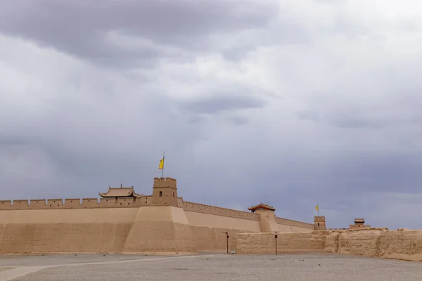 Muren Huizen Van Grote Muur Jiayuguan Pass China Zijn Majestueus — Stockfoto