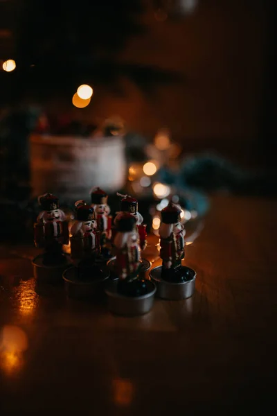 Menutup Dekorasi Natal Lilin Dan Karangan Bunga — Stok Foto