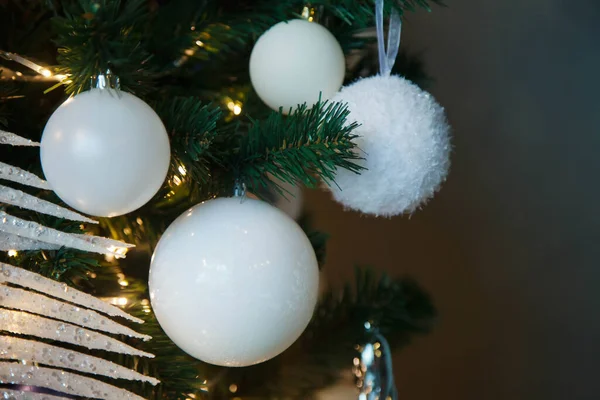 Primo Piano Dell Albero Natale Capodanno Con Elementi Decorativi Neve — Foto Stock