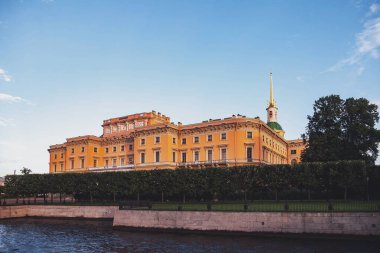 Aziz Michael Sarayı, Mikhailovsky veya Mühendisler Kalesi. Benzersiz şehir peyzaj merkezi Saint Petersburg. Merkezi tarihi manzara şehri. Rusya 'nın en iyi turistik yerleri. Rusya İmparatorluğunun başkenti