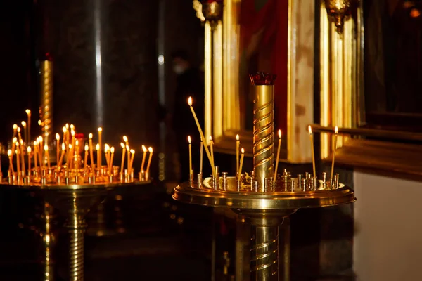 Muchas Velas Cera Ardientes Iglesia Ortodoxa Templo Para Ceremonia Pascua — Foto de Stock