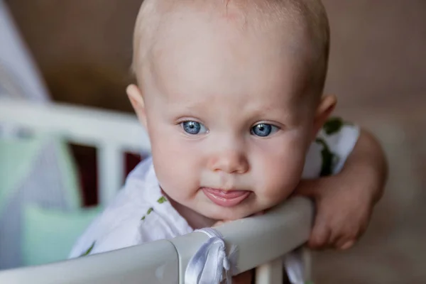 Retrato Ano Idade Olhos Azuis Criança Desviar Olhar Desgaste Elegante — Fotografia de Stock