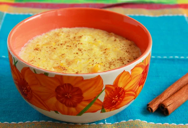 Bouillie de millet au lait, citrouille et cannelle — Photo