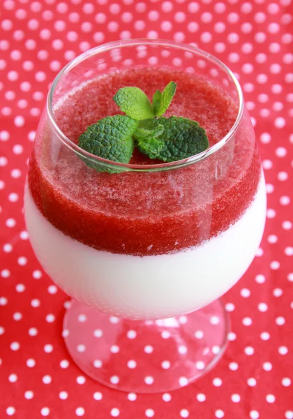 Panna cotta with strawberry jelly — Stock Photo, Image