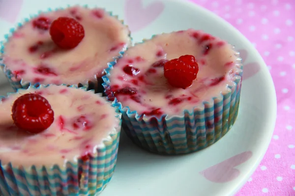 Raspberry cheesecakes — Stock Photo, Image