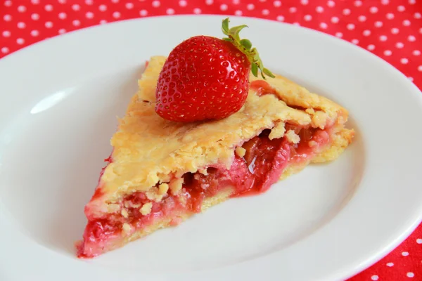 Tarte à la rhubarbe aux fraises — Photo