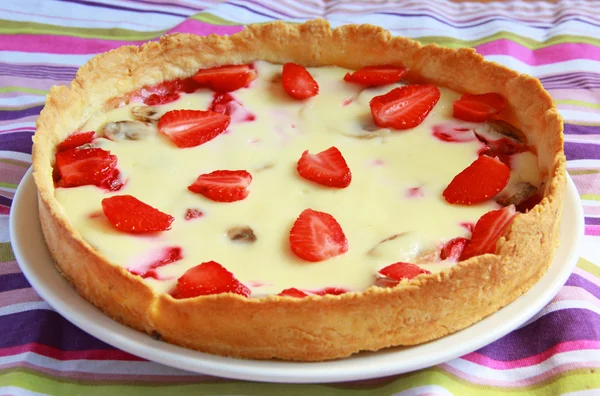 Strawberry tart with sour cream — Stock Photo, Image