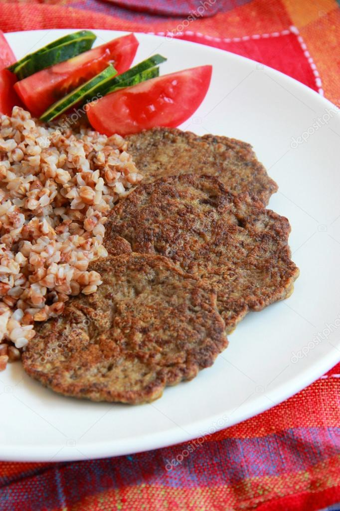Chicken liver cakes with buckwheat and vegetables.