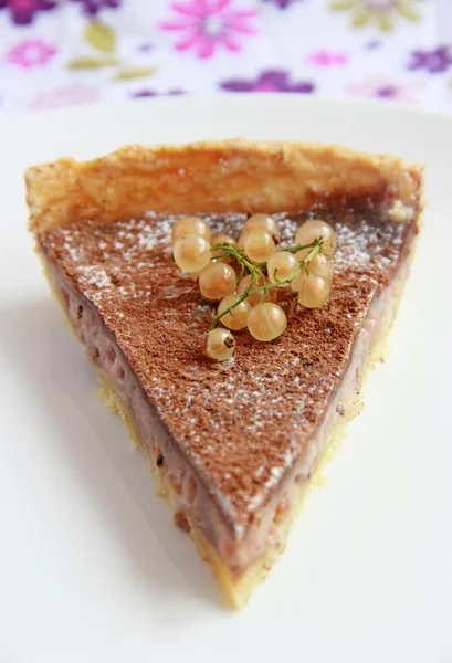 Tart with white currant and chocolate — Stockfoto
