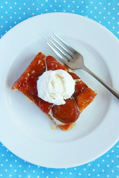 Apricot tart tatin — Stock Photo, Image