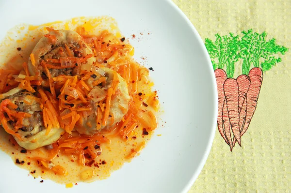 Грузинчики с мясом и морковью — стоковое фото