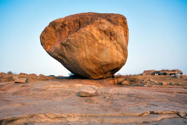 Doğal kaya deseni ya da Hampi Karnataka Hindistan 'da daha cesur.