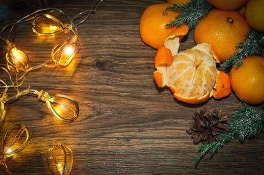 Mandalinalı ve 2021 biralı kartpostal.