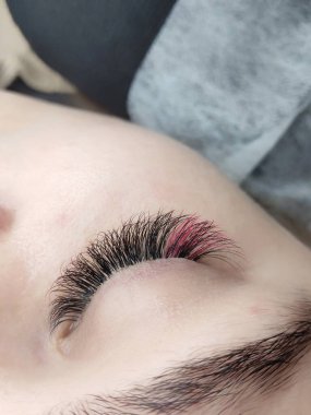 Güzellik salonu makro gözünde kırbaç uzantıları 