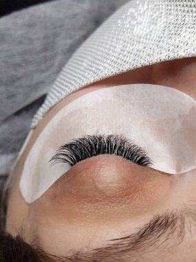 Güzellik salonu makro göz üstü görünümü kırbaç uzantısı 