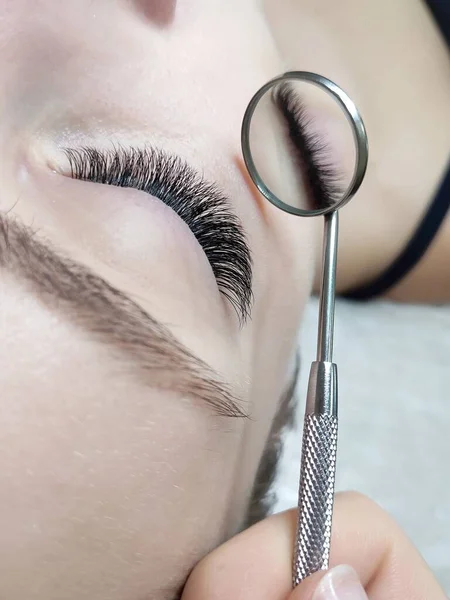 Lash extensions in beauty salon macro eye — Stock Photo, Image