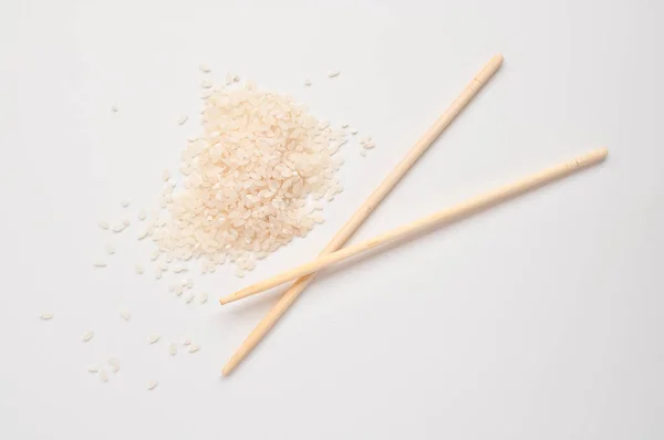 흰 배경에 있는 쌀 내내 중국 음식 — 스톡 사진