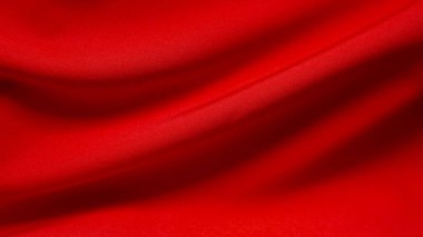 Kırmızı kumaşların yumuşak kıvrımları atmosferik Noel havası oluşturuyor..