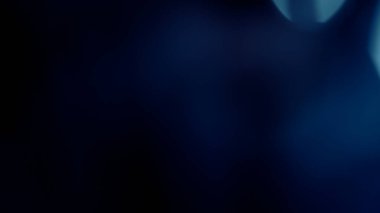 Şenlikli arka planlar için ışıltılı ışıkları olan altın bayram bokeh dokusu