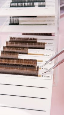 Güvenli ve hassas kirpik uygulaması için profesyonel araçlar ve aksesuarlar