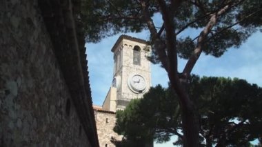 St Pierre ve St Paul Kilisesi kule