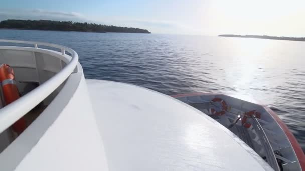 Nez de bateau à la mer Méditerranée — Video