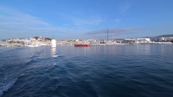 Bateau à un amarrage . — Video