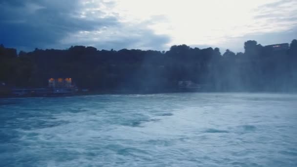 Cascade de Rheinfall le soir. Suisse 