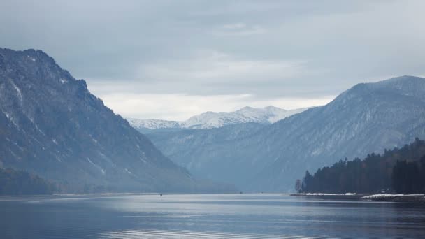 Teletskoe lake against mountains, Altay — Stock Video