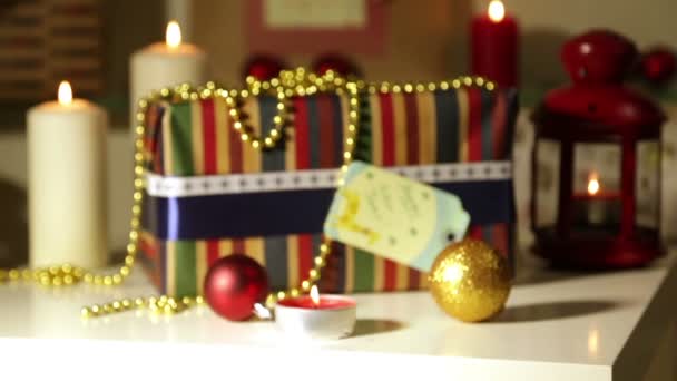 De giften van Kerstmis met verlichting — Stockvideo