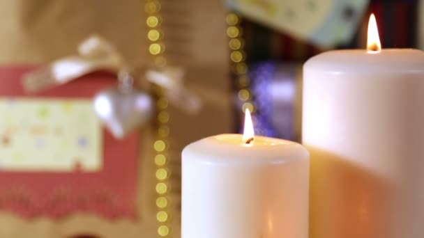 Weihnachtsgeschenke mit Lichtern — Stockvideo