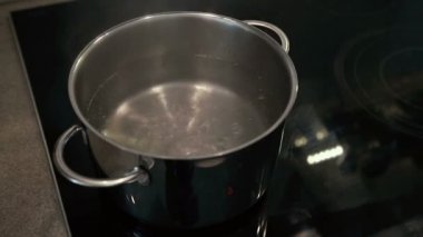 Kaynar su demir pan