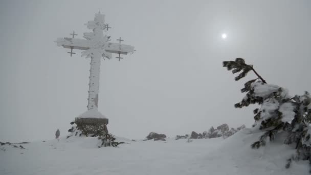 Croix géante . — Video