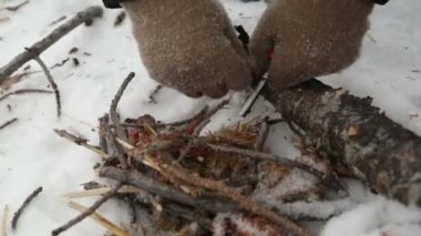 Adam yapma kamp ateşi.