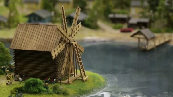 De lay-out van de oude houten molen — Stockvideo