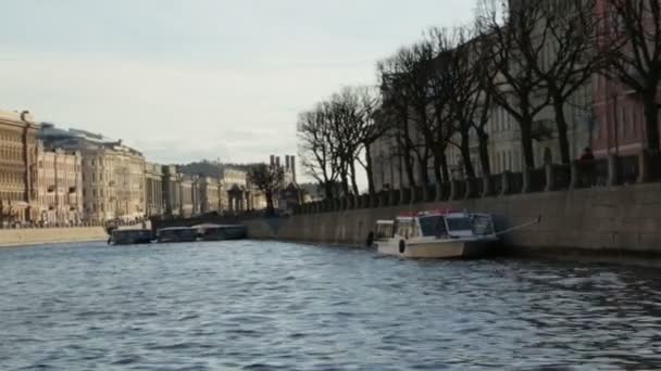 Channal en San Petersburgo — Vídeo de stock