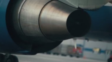 sıcak hava uçak motoru arkasında.