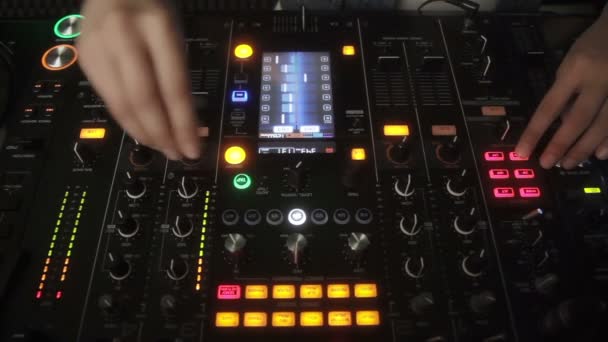 Mains de DJ — Video