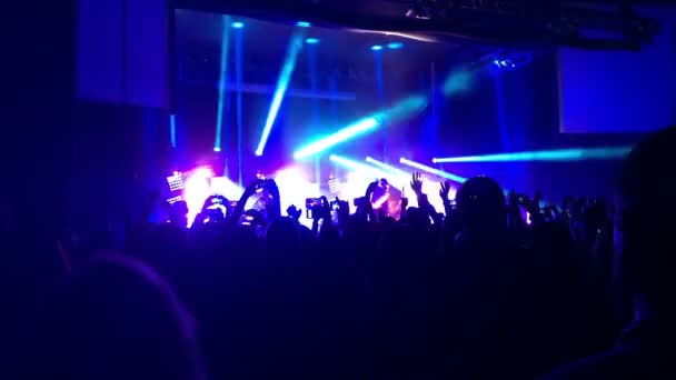 Silhouettes of a crowd in a concert — Stock Video