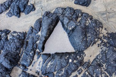 Meksika 'da Pasifik Okyanusu' nun kayalık kıyılarında doğal olarak bir üçgen şekillenir.