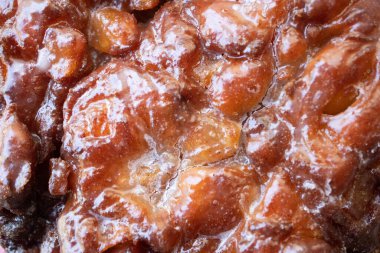 Makro, kahvaltıda çörek dükkanında elmalı böreğin dokusunu kapat.