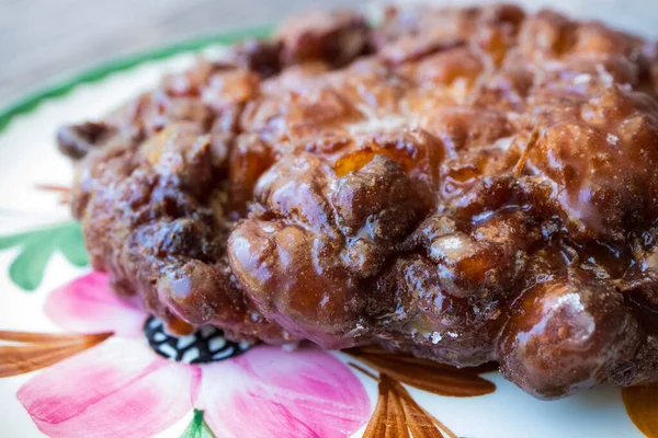 Een Appeltaart Als Ontbijt Een Bord Donut Shop — Stockfoto